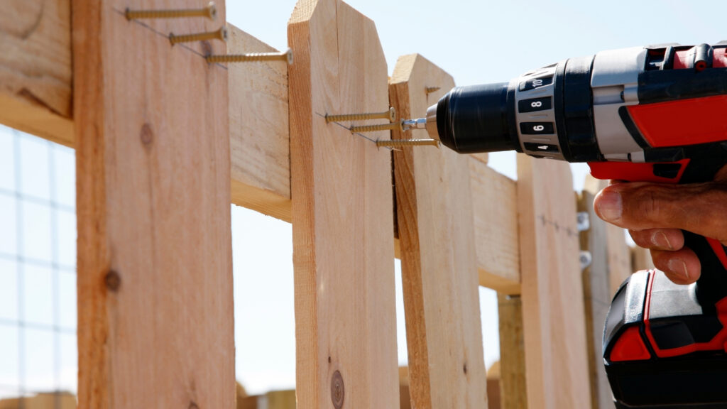 Driving a fencing fastener